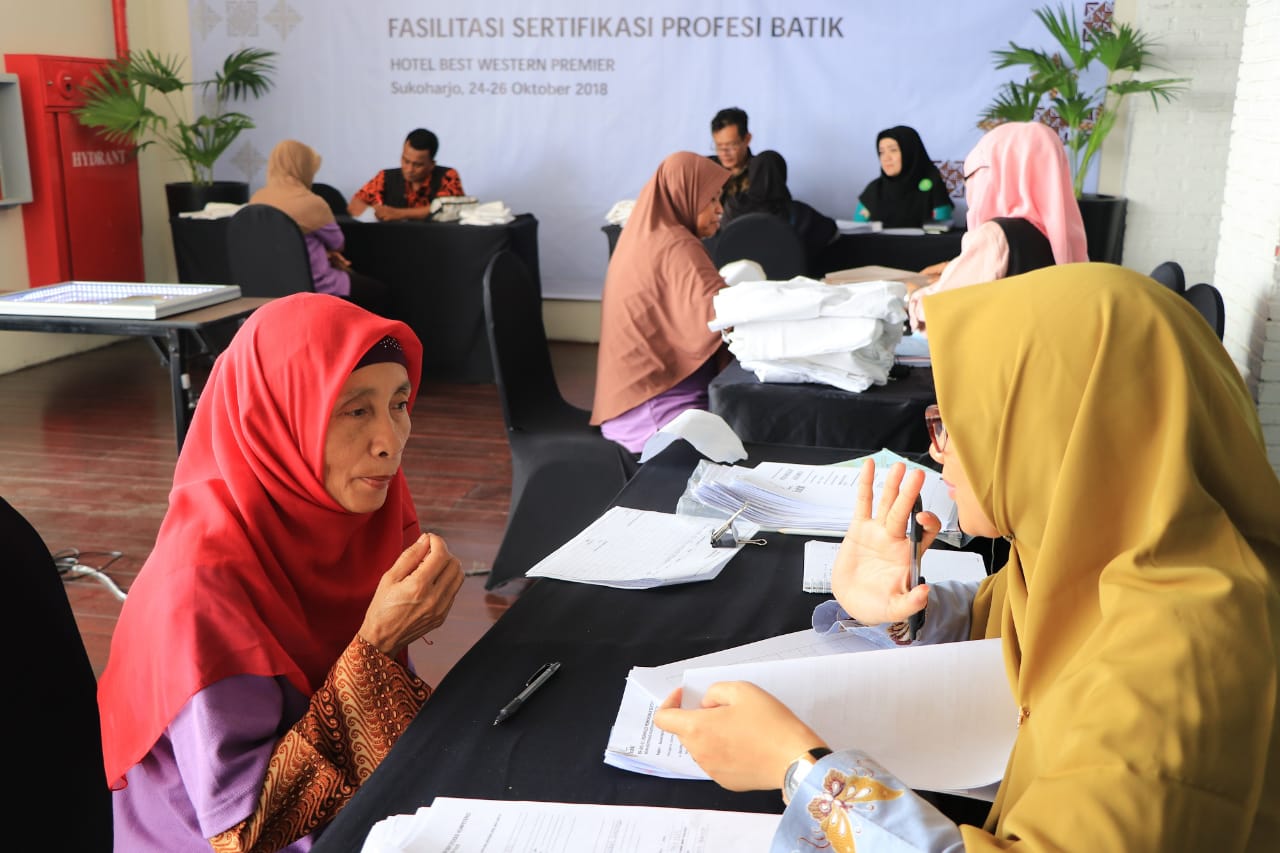 Tingkatkan Daya Saing,1.100 Pembatik Disertifikasi